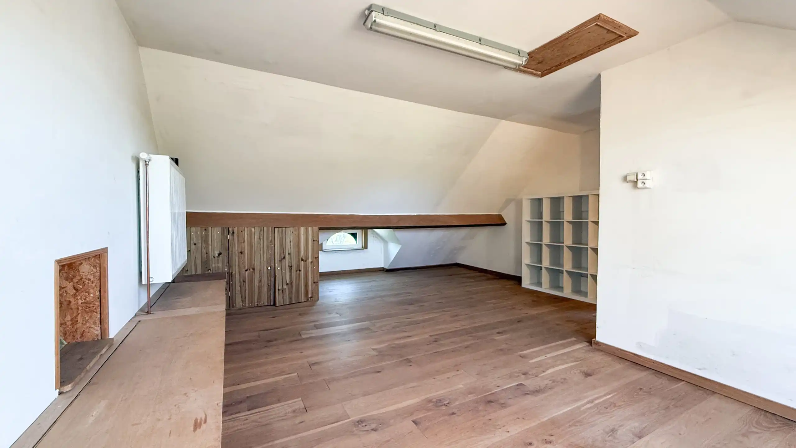 Te renoveren woning met 3 slpkms op ruim perceel van 8a58ca! foto 30