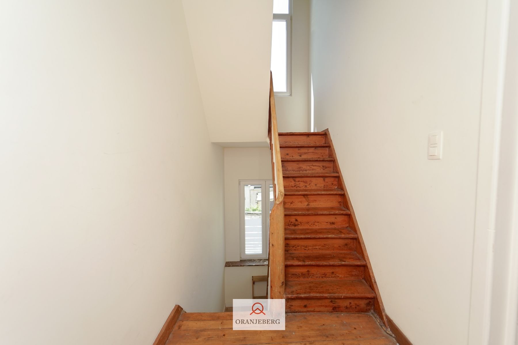 Ruime gerenoveerde burgerwoning nabij de Visserij foto 35