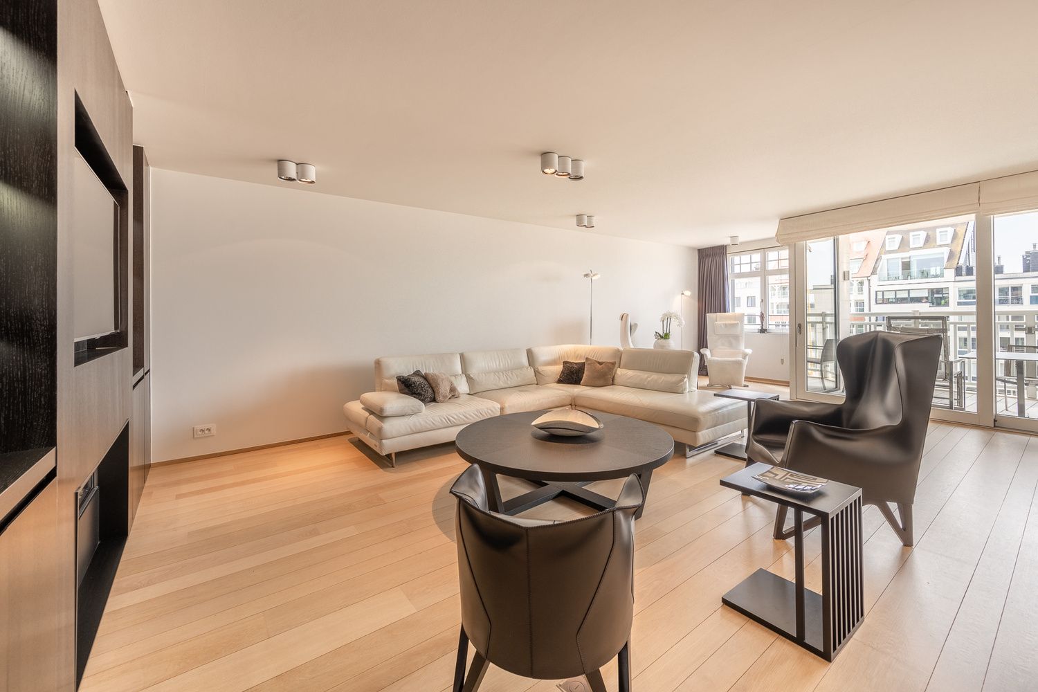 Instapklaar appartement (gevelbreedte van 8,6m!) met 3 slaapkamers op het exclusieve Albertplein te Albertplein Knokke-Zoute. foto 6