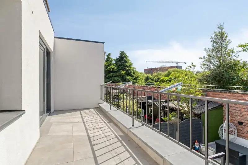 instapklare woning met tuin in een rustige straat te Gent foto 12