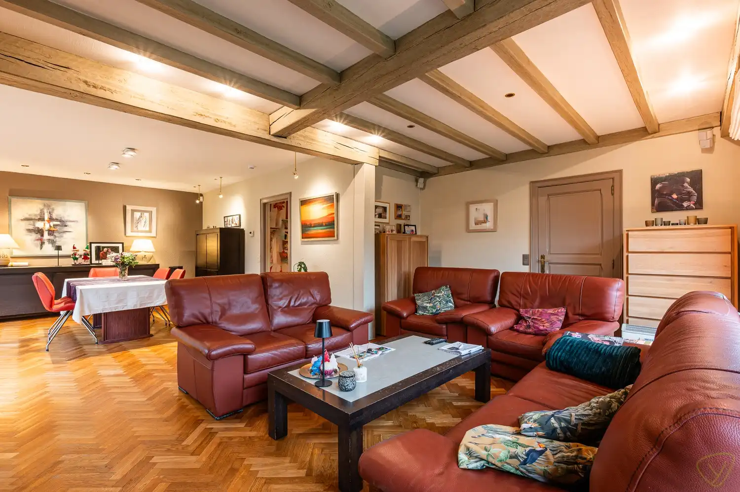 Kwalitatief afgewerkte woning met ruime woonoppervlaktes op een rustige ligging. foto 4