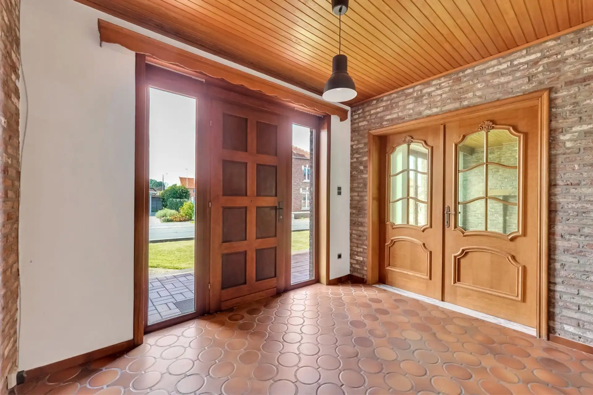 Vrijstaande, gelijkvloerse woning met zolder en kelder foto 2