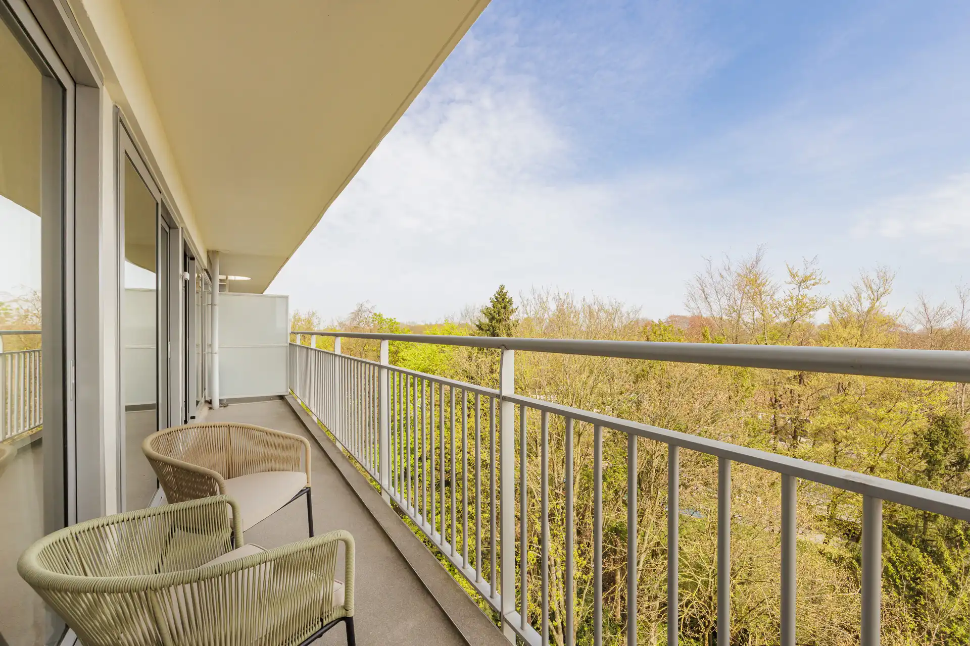 Lichtrijk en luxueus gerenoveerd met panoramisch groenzicht foto 17