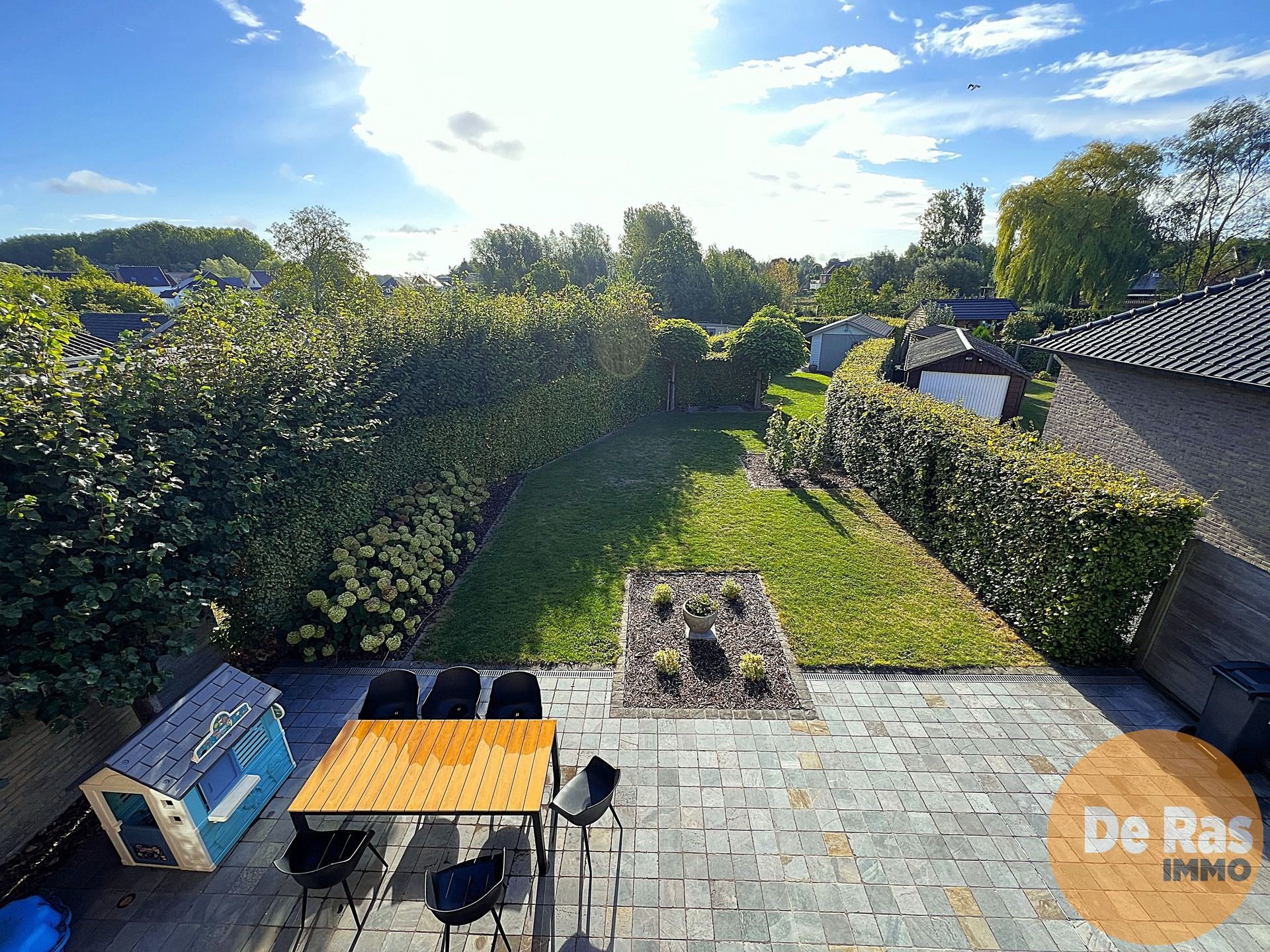 HILLEGEM – Gerenoveerde, ruime HOB met schitterende tuin foto 3