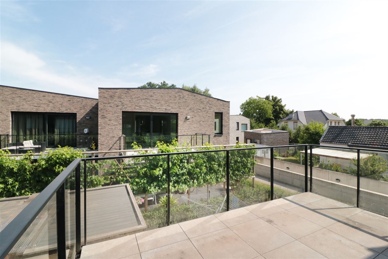 3 appartementen en 4 autostaanplaatsen foto 49