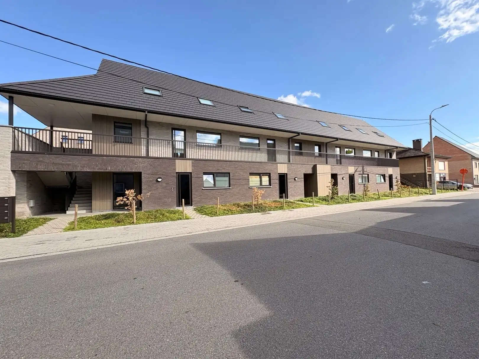  Nieuwbouw duplex-appartement met groot terras, autostaanplaats en fietsenstalplaats foto {{pictureIndex}}