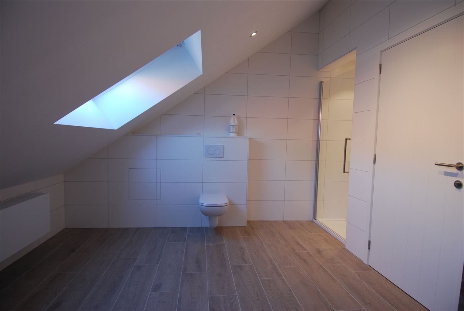 Volledig gerenoveerd duplex-appartement met 2 slaapkamers in het centrum van Maaseik met moderne afwerking. foto 16