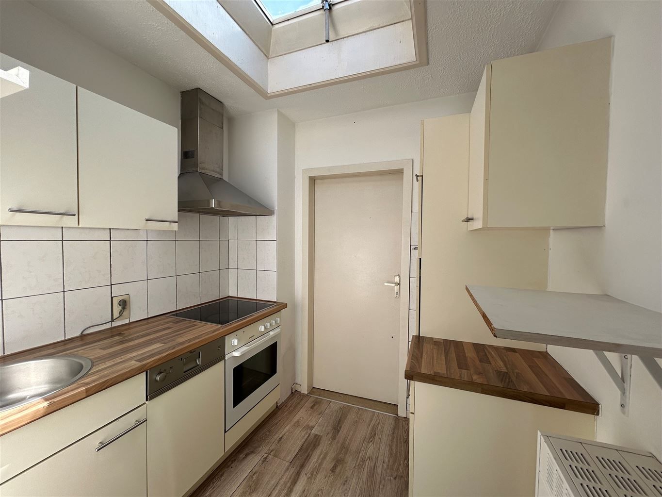 Gezellige studio met terrasje vlakbij de Markt. foto 4