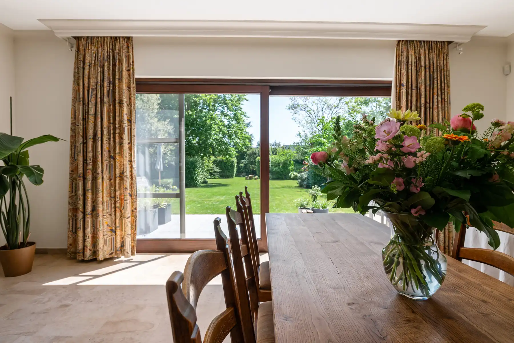 Ruime villa met praktijkruimte in rustige doodlopende straat. foto 15