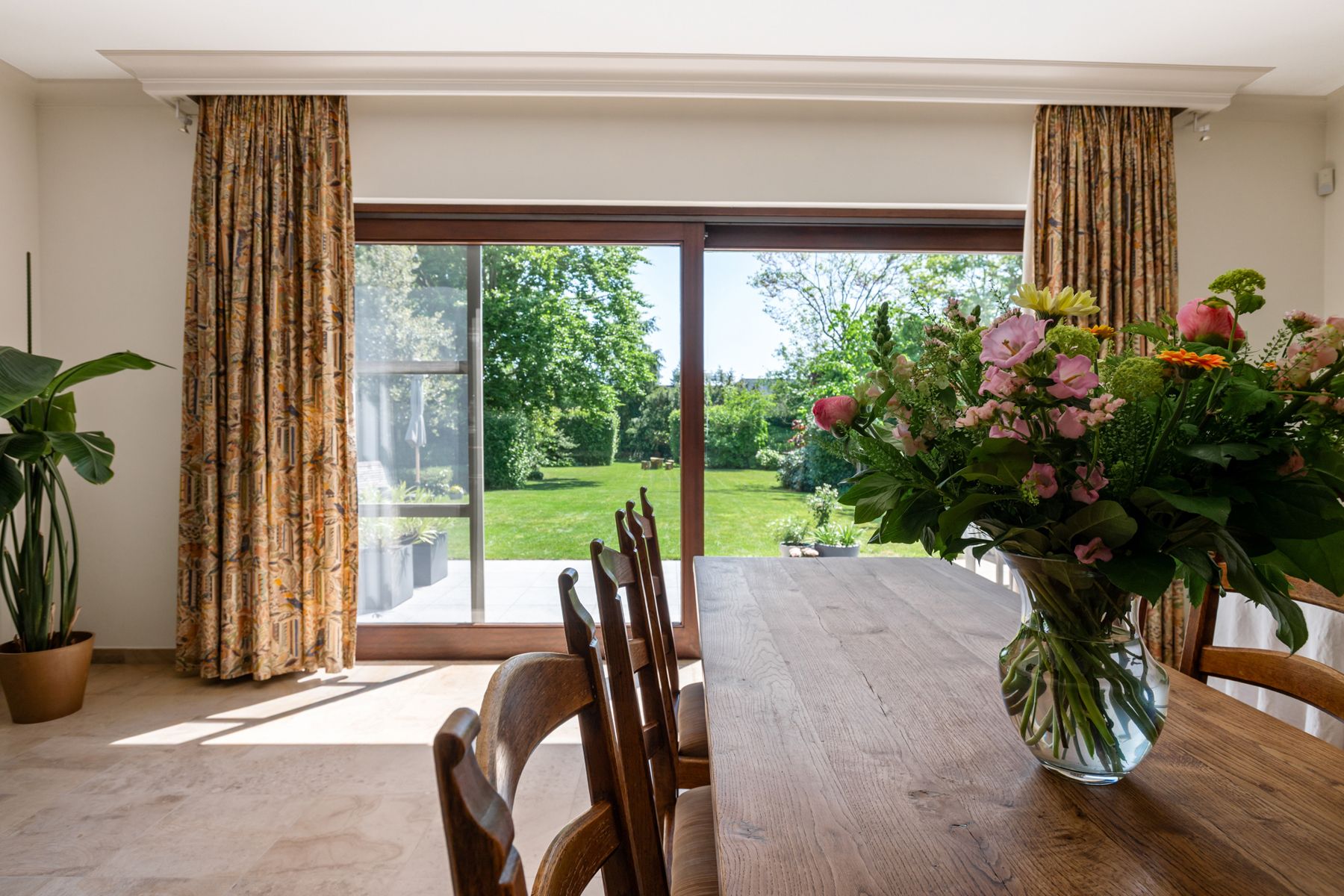 Ruime villa met praktijkruimte in rustige doodlopende straat. foto 15