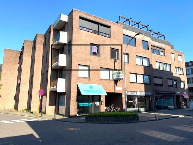 3 slaapkamer appartement met autostaanplaats en kelder in centrum Geel foto {{pictureIndex}}