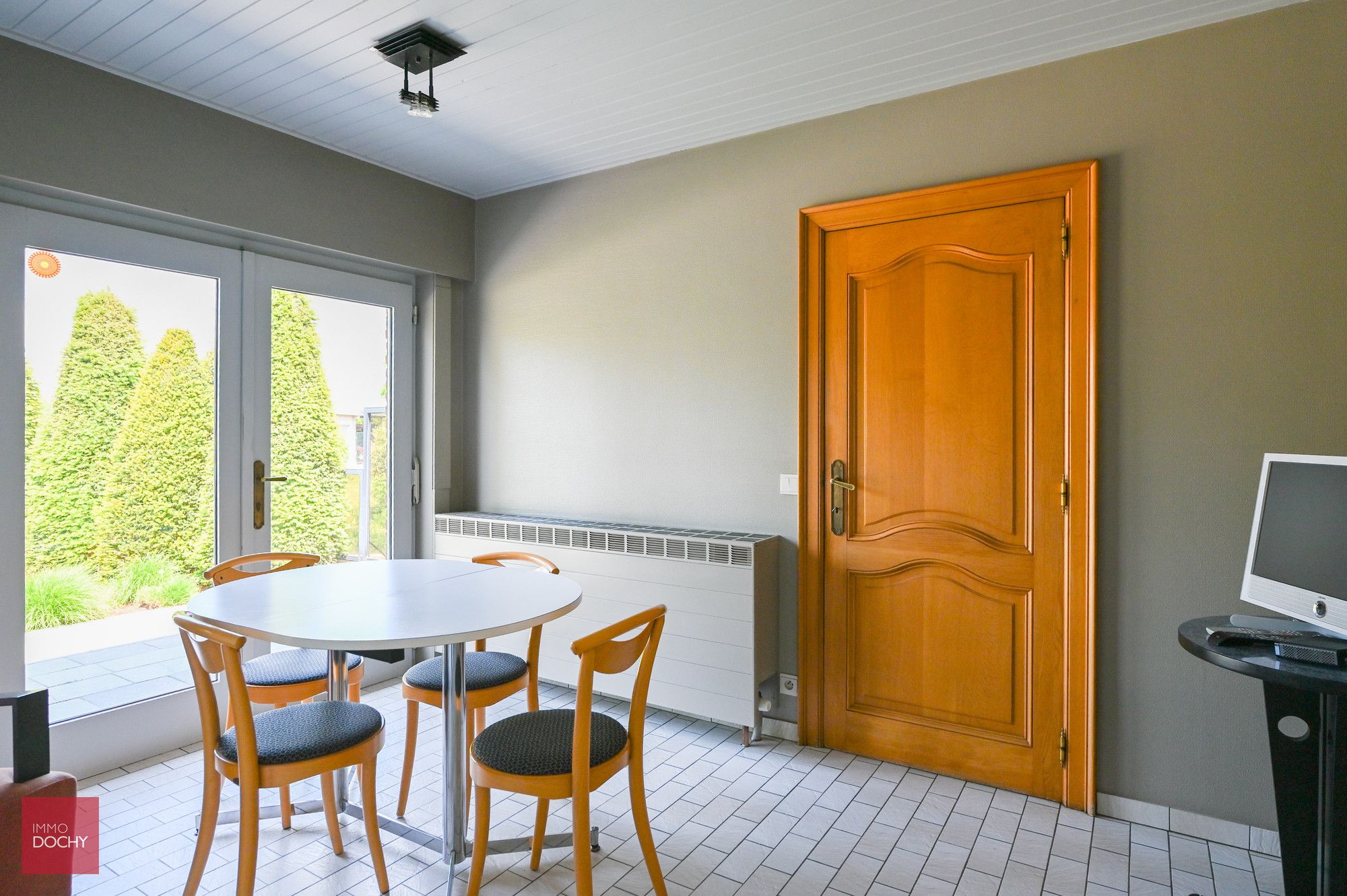 Zeer goed onderhouden villa op 2.241m² foto 16