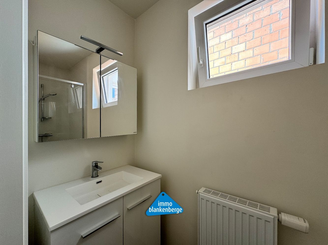 Zeer ruim triplex appartement met huislift, vlak bij de Zeedijk van Blankenberge foto 19