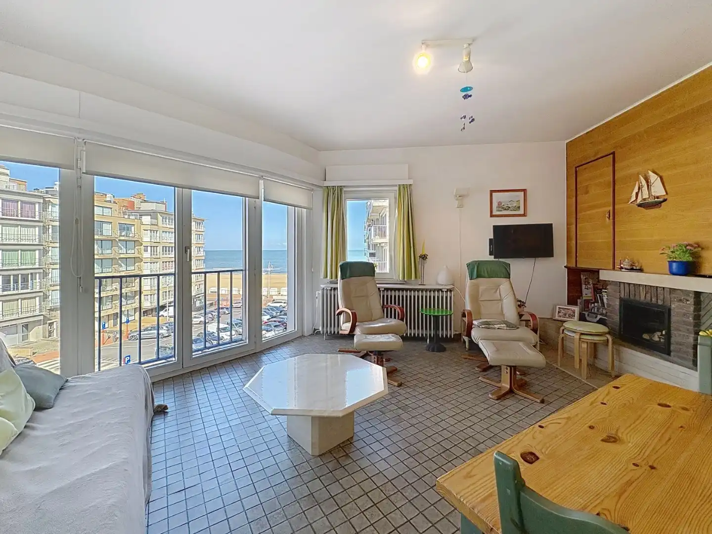 Te koop: Op te frissen appartement met zeezicht – Koksijde foto {{pictureIndex}}
