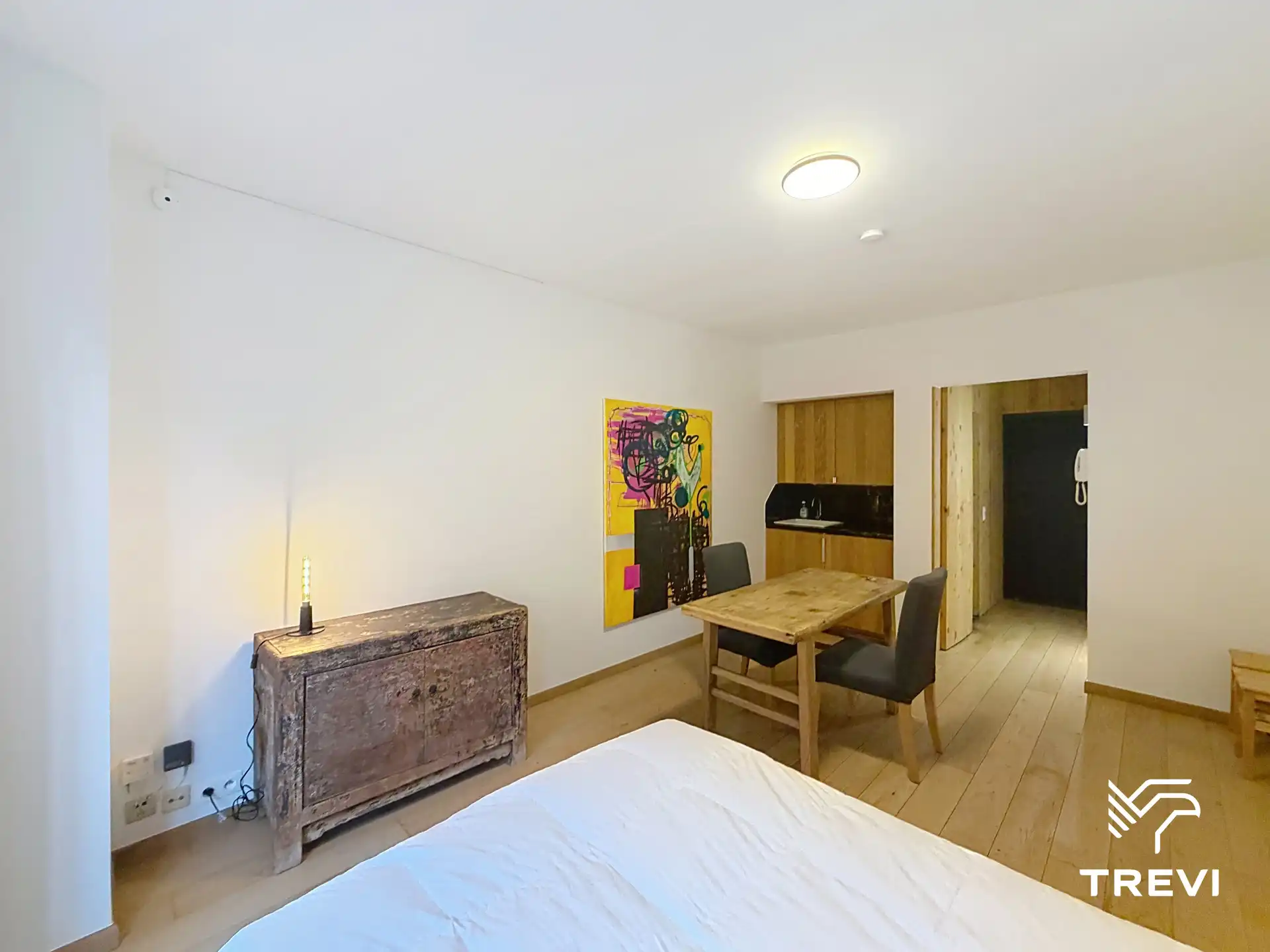 LOUIZA – Ideaal gelegen bemeubelde studio! foto 2