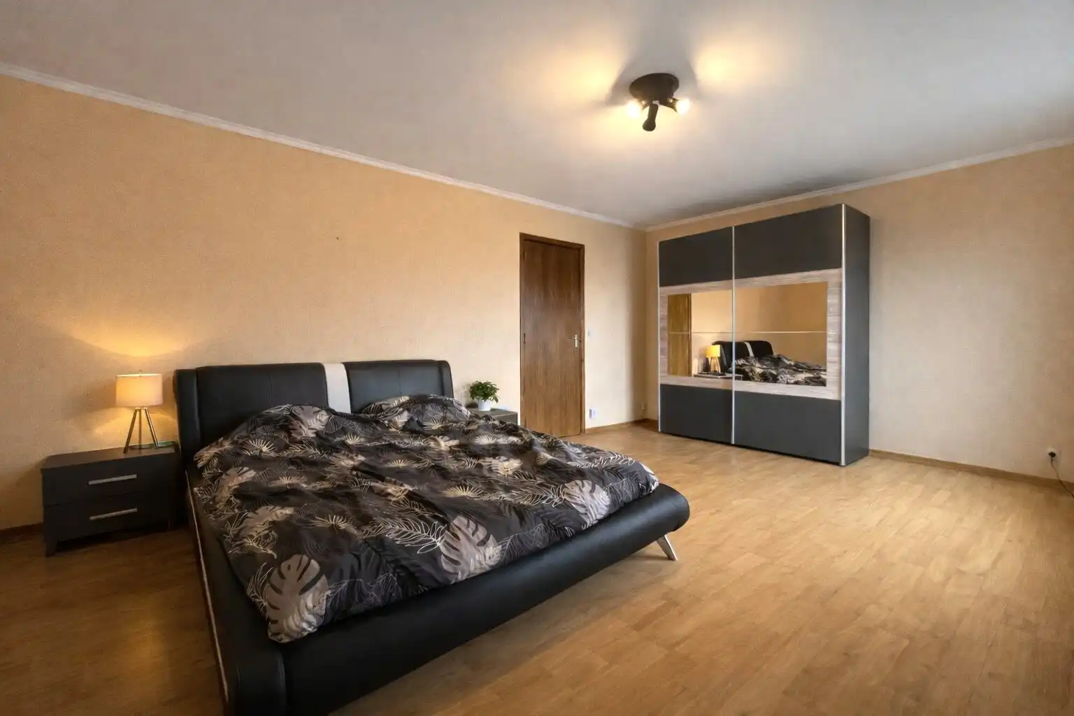 Zonnebeke – Woning met ruime tuin en uitweg achteraan foto 6