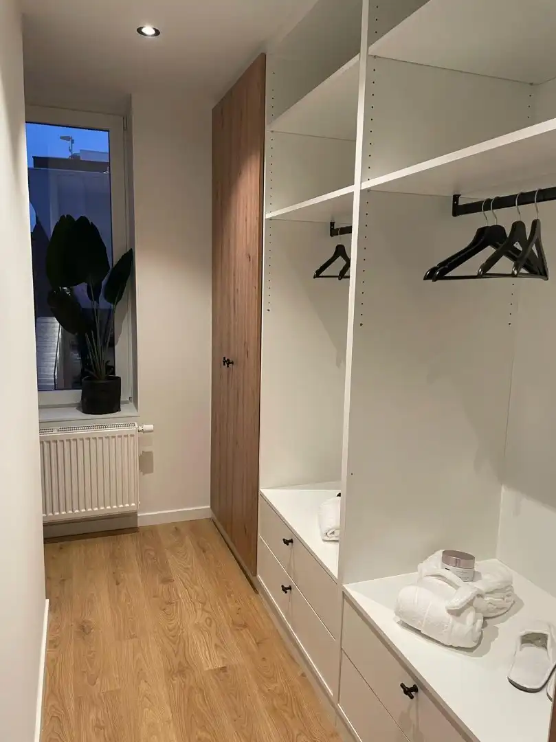 Welkom in deze ruime, vernieuwde BEN-woning met mogelijk 4 ruime slaapkamers, uitweg en zonnepanelen! foto 13