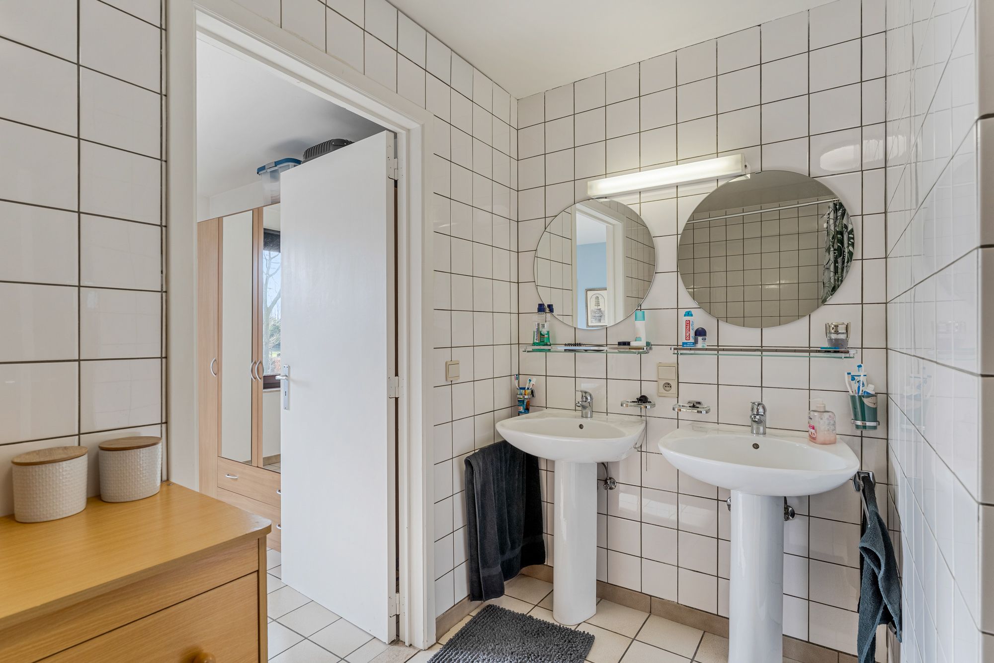 Ruim instapklaar appartement met groot terras en twee slaapkamers! foto 16