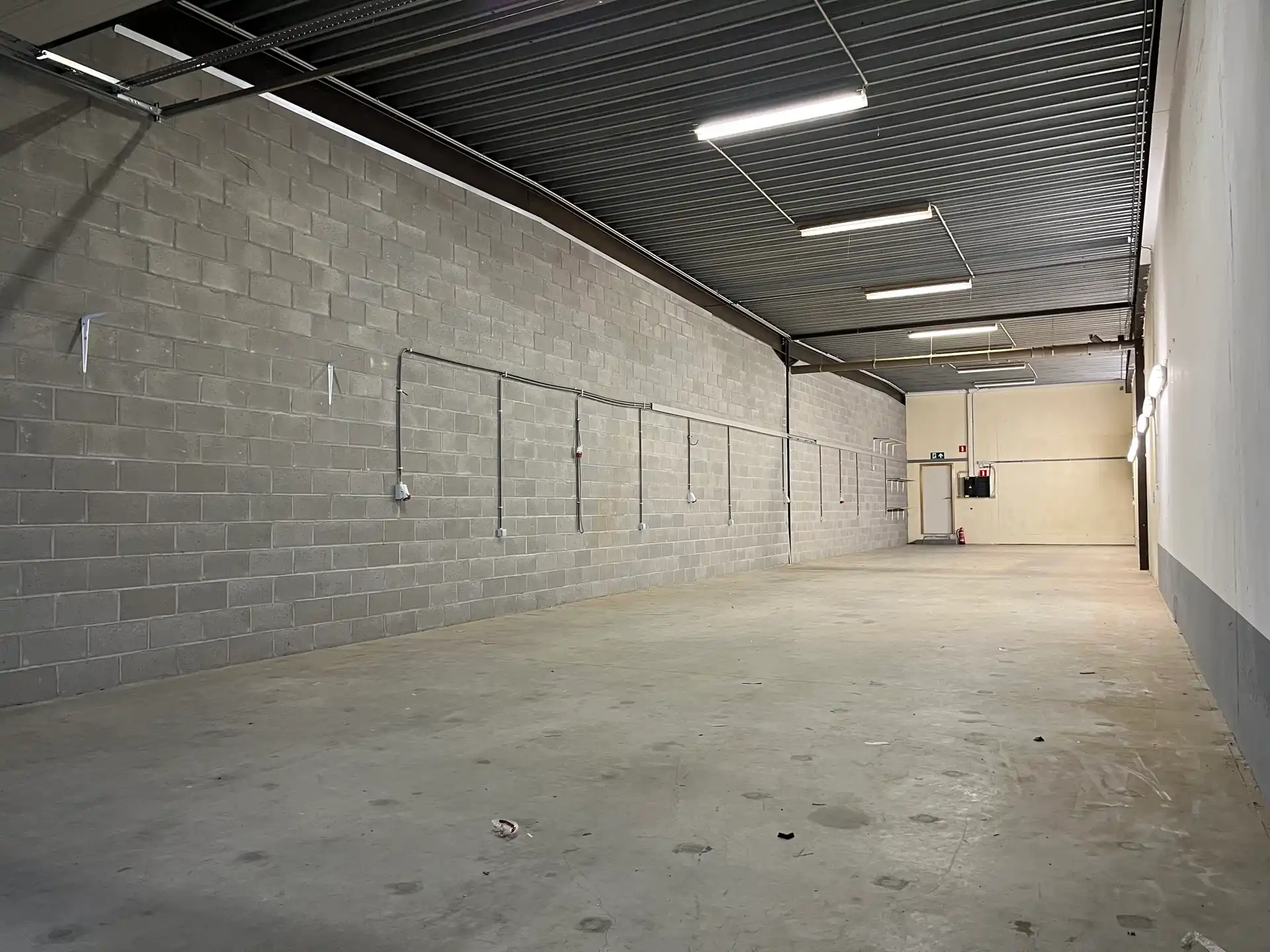 Magazijn te huur foto 10