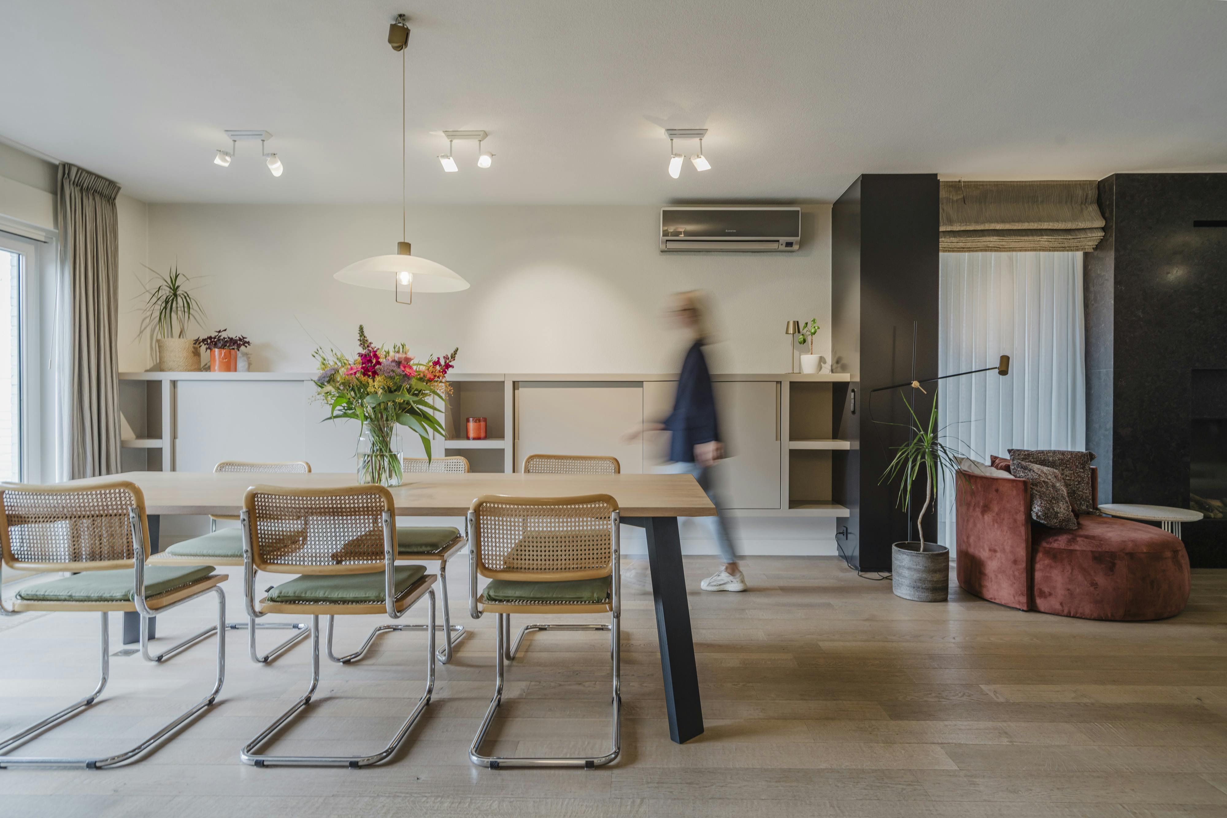 Ruime, gerenoveerde villa op 1327 m² met zuidgerichte tuin in rustige villawijk foto 6