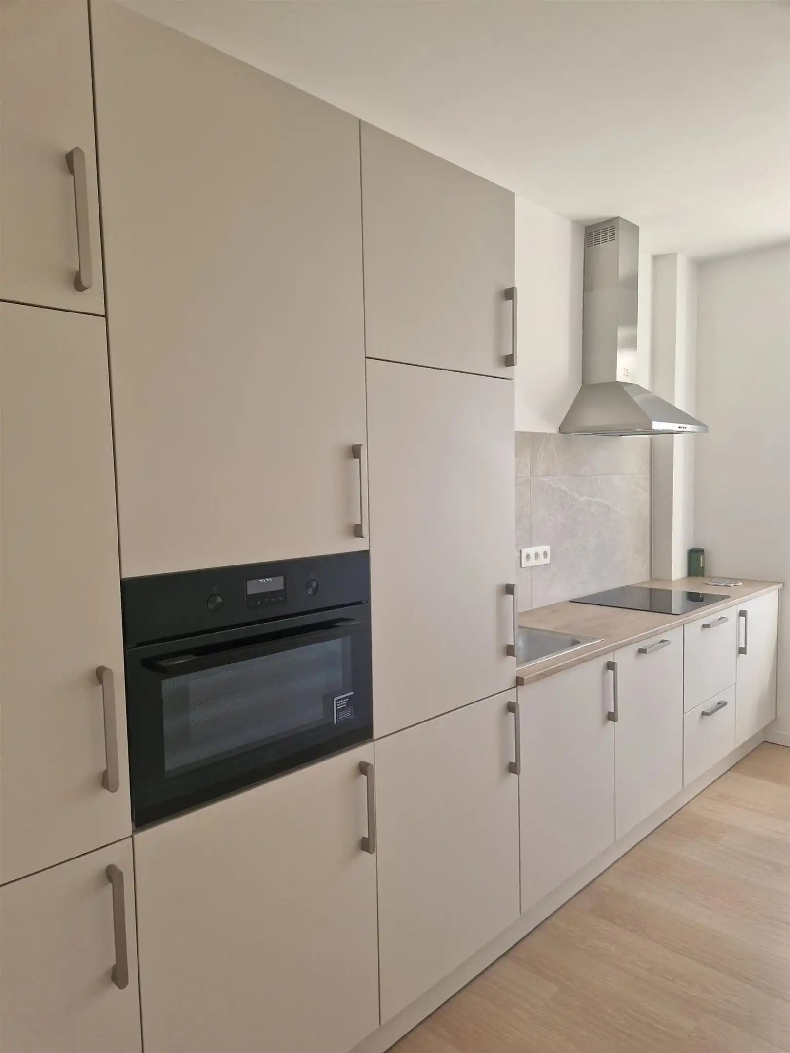 Gelijkvloers appartement met grote privatieve tuin. foto 2
