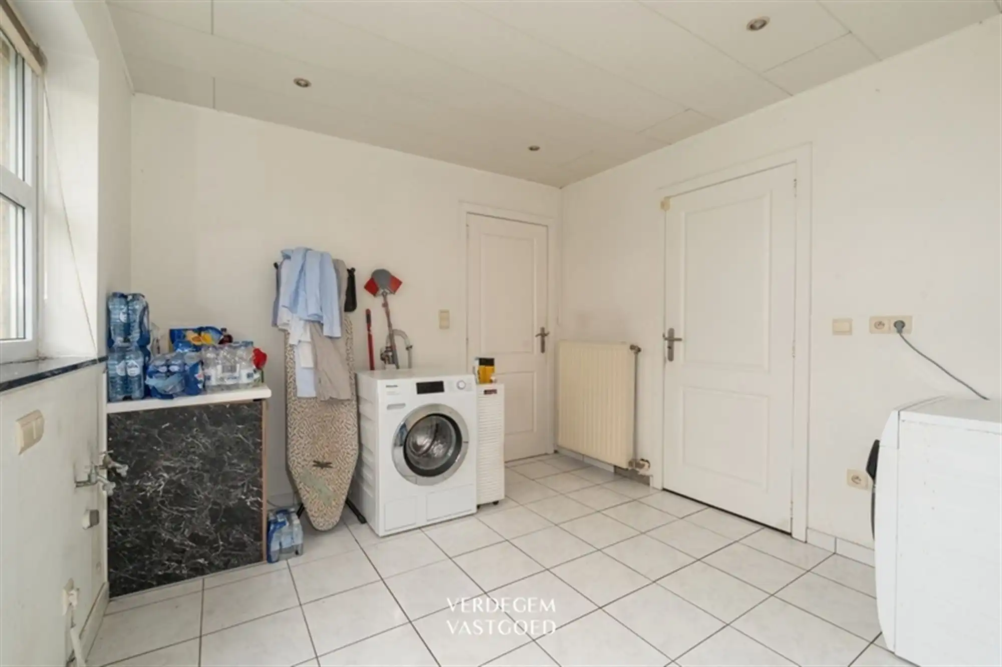 Ruime gezinswoning met 4 slaapkamers, garage en tuin in rustig straatje foto 21