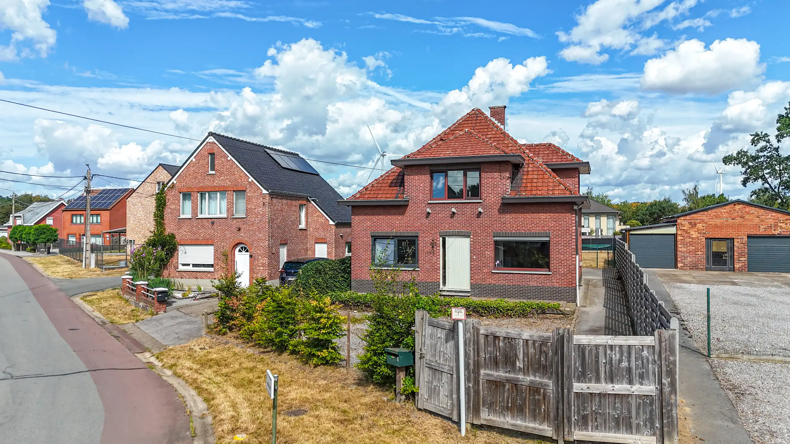 Open bebouwing met 4 slaapkamers op toplocatie! foto 5
