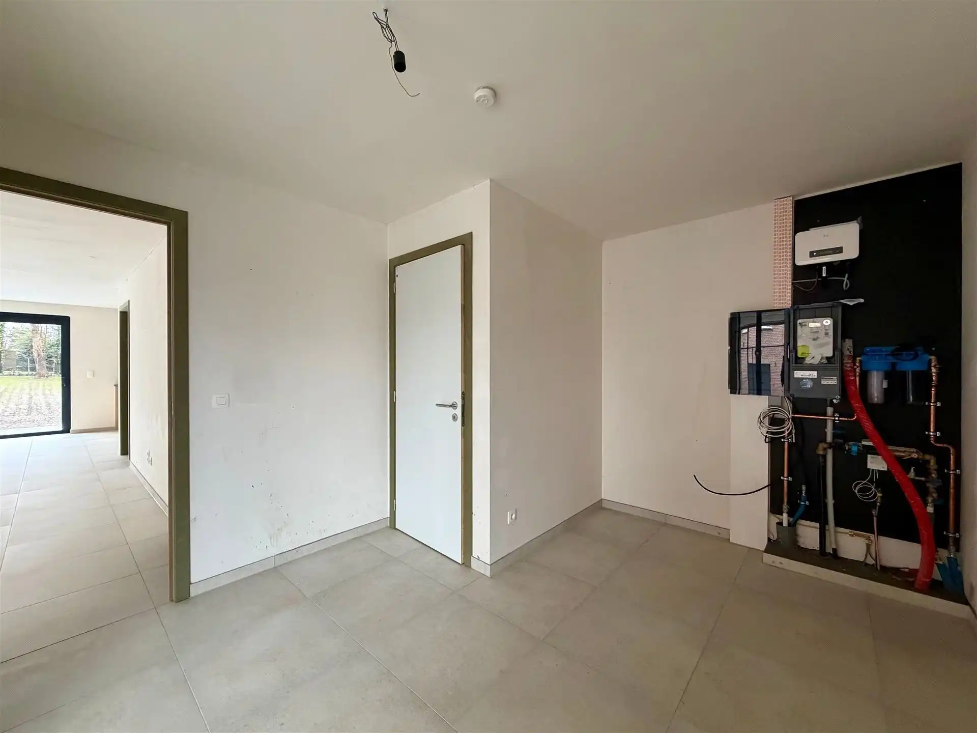 Nieuwbouwwoning - instapklaar, energiezuinig, prachtige ligging en 3 slaapkamers foto 3