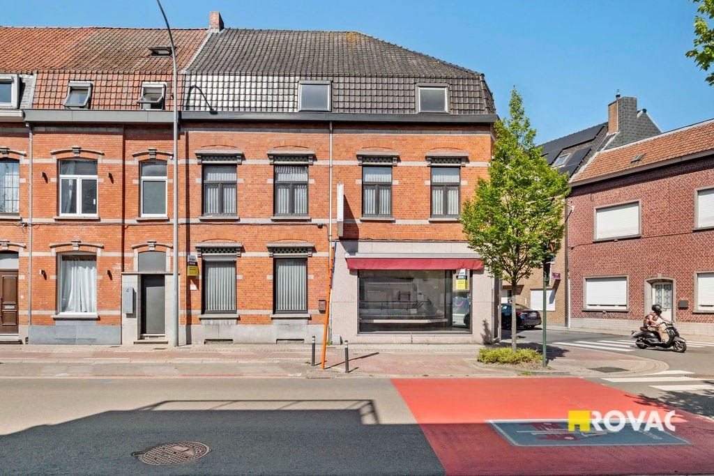 Zeer ruime woning met handelsmogelijkheden foto 2