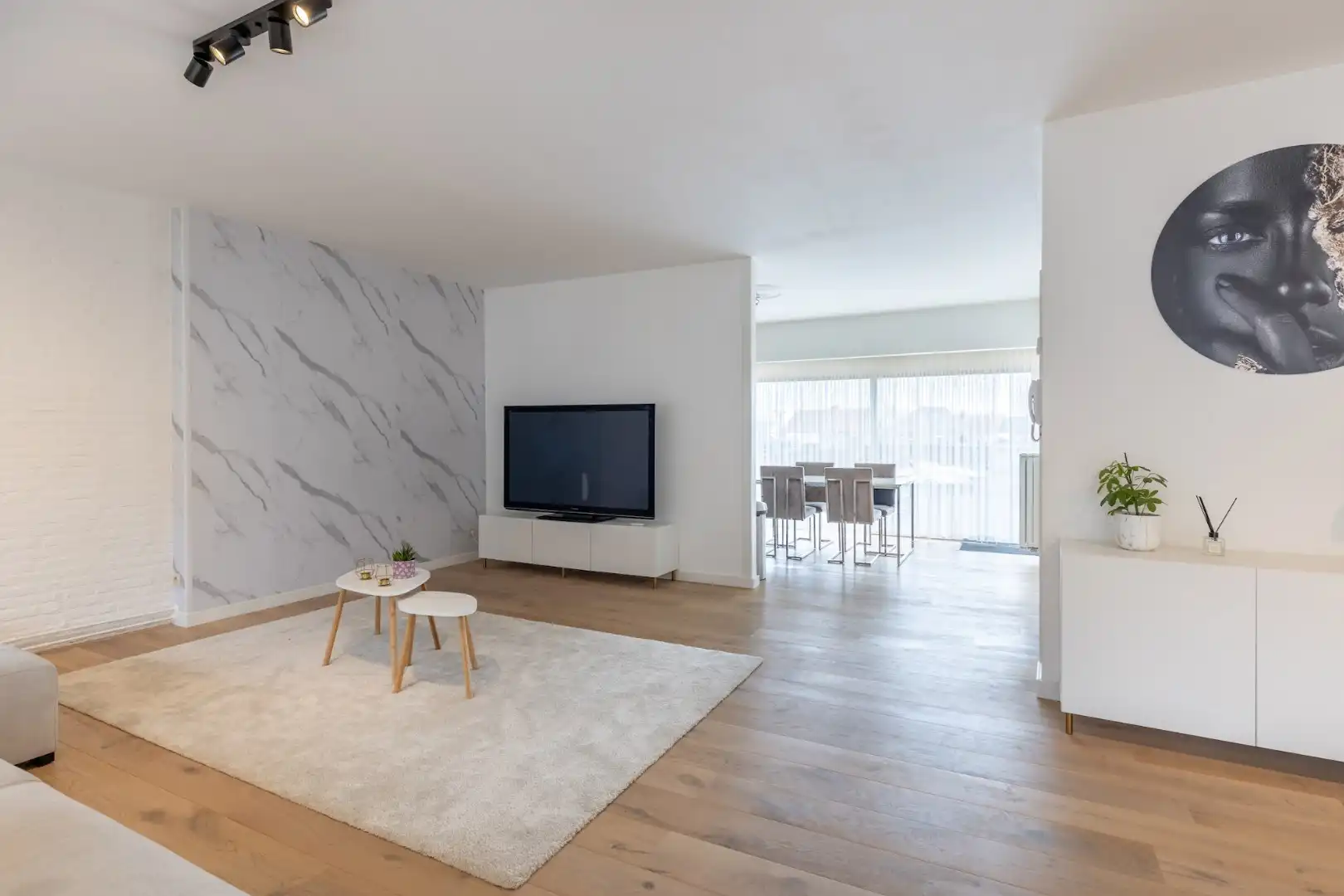 Modern en comfortabel gerenoveerd appartement op de eerste verdieping in het centrum van Neeroeteren foto 7