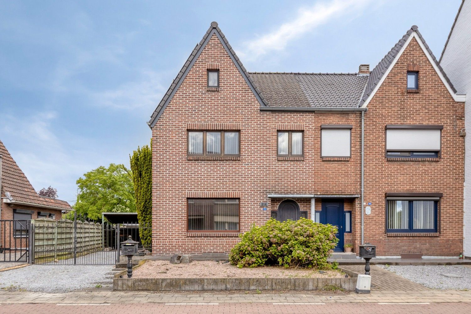Halfopen gezinswoning met grote tuin en zonnepanelen – Heirstraat 314, Maasmechelen foto 2