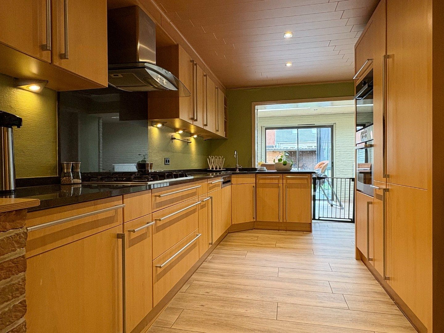 Starterswoning te koop in Roeselare met 2-3 slaapkamers en een ruime  vernieuwde leefruimte.  foto 7