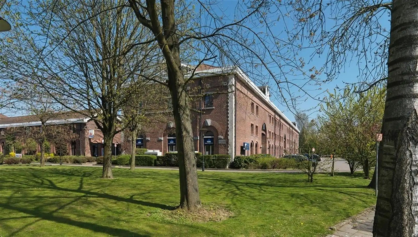 LA SUCRERIE: kantoren te huur vanaf 90m² foto 7