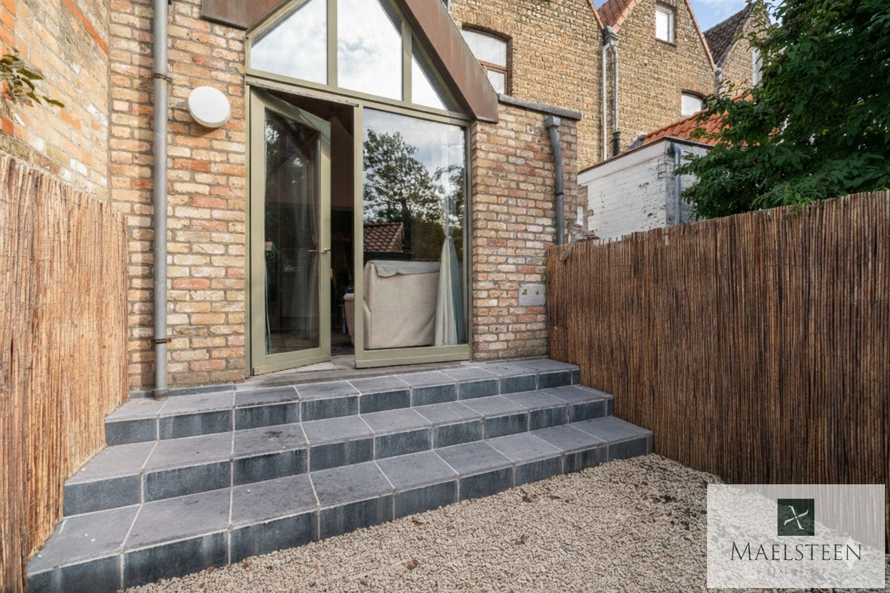 Instapklare trapgevelwoning, gelegen in Brugge centrum foto 9