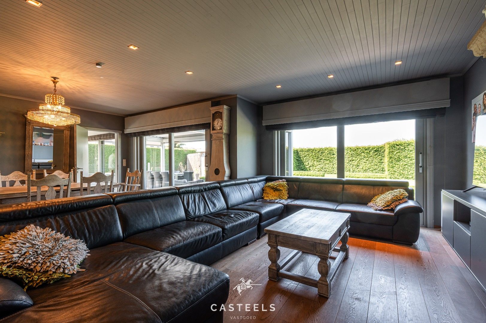 Instapklare bungalow met potentieel op prachtig perceel te koop foto 6