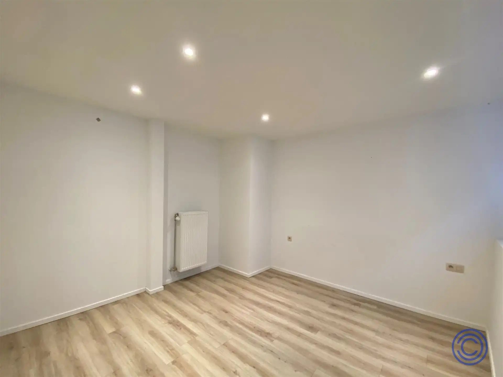 Ruim triplex appartement met 2-slpk in Sint-Andries! foto 7