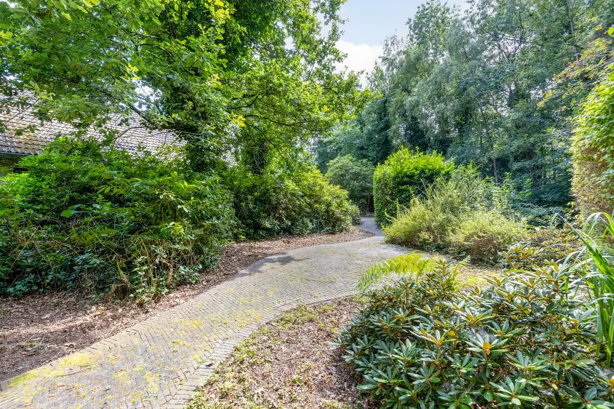 Rustig en residentieel gelegen woning met mogelijkheden op een mooi perceel van 1.317 m². foto 28