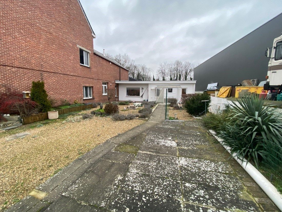 "Woning met garage en tuin in Genk  foto 3