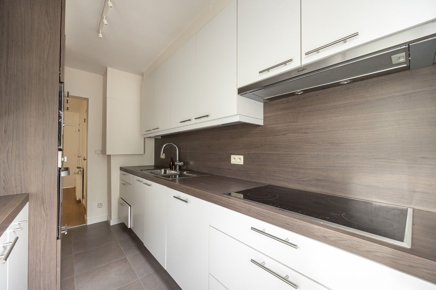 Modern gelijlvloersapp met charmante ZW-tuin foto 8