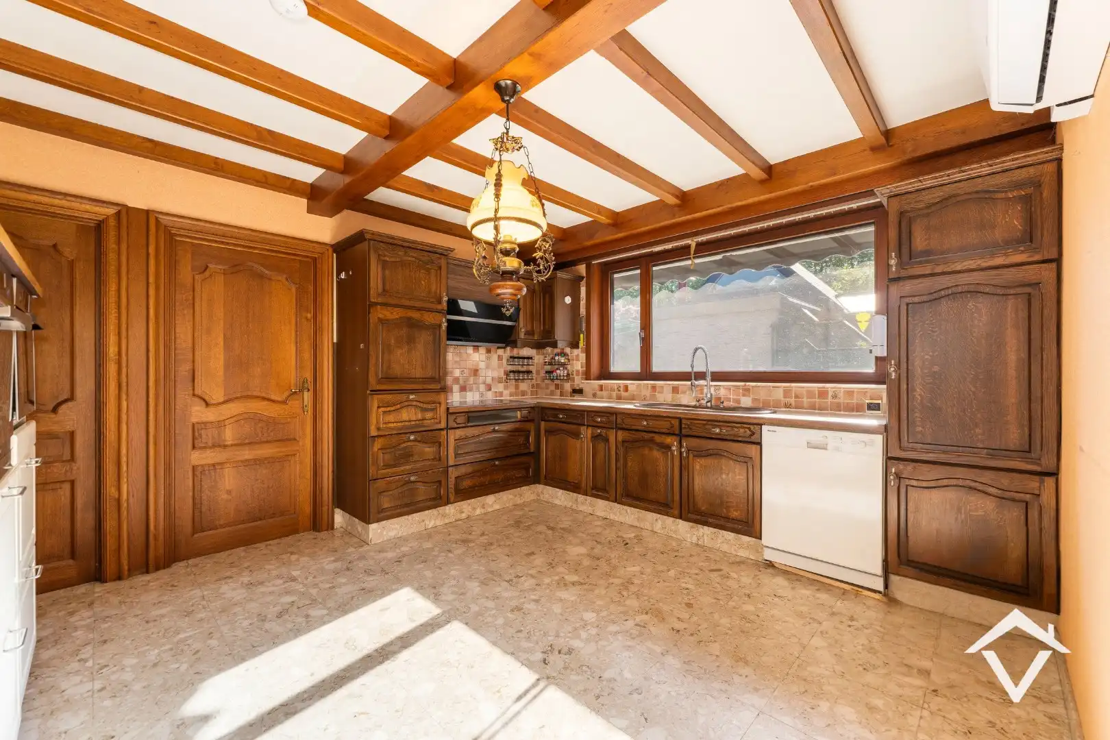 Zeer ruime en instapklare woning met veel mogelijkheden te Eernegem foto 13