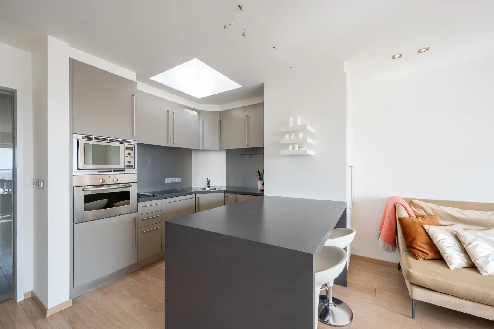 Appartement met magnifiek zeezicht op een 10de verdiepping gelegen in Duinbergen. foto 9