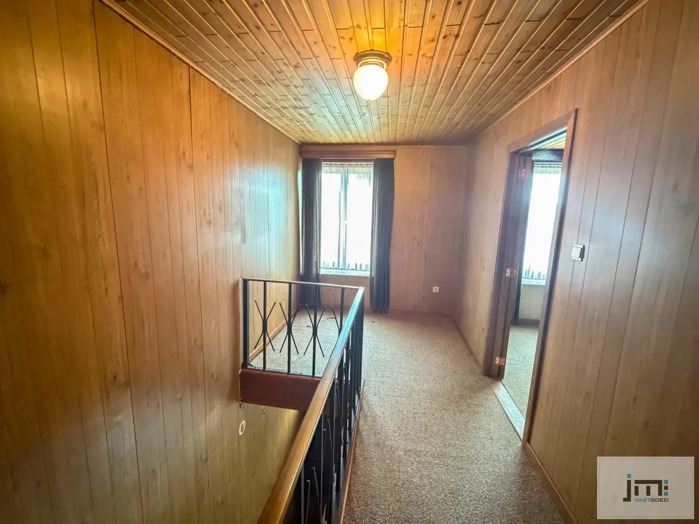 Woning met grote stallen foto 6