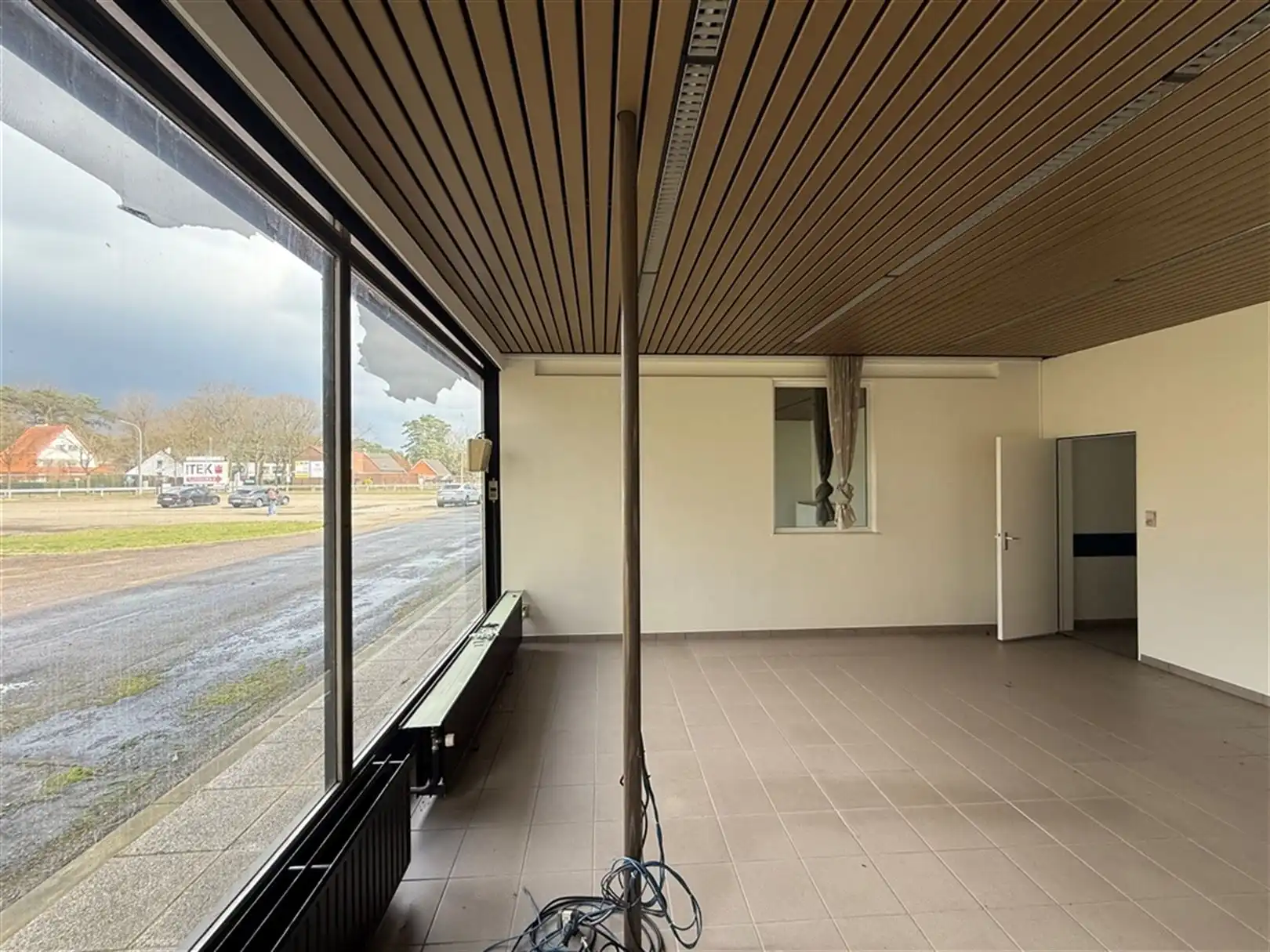 B2B Showroom met buitenterrein op zichtlocatie foto 18