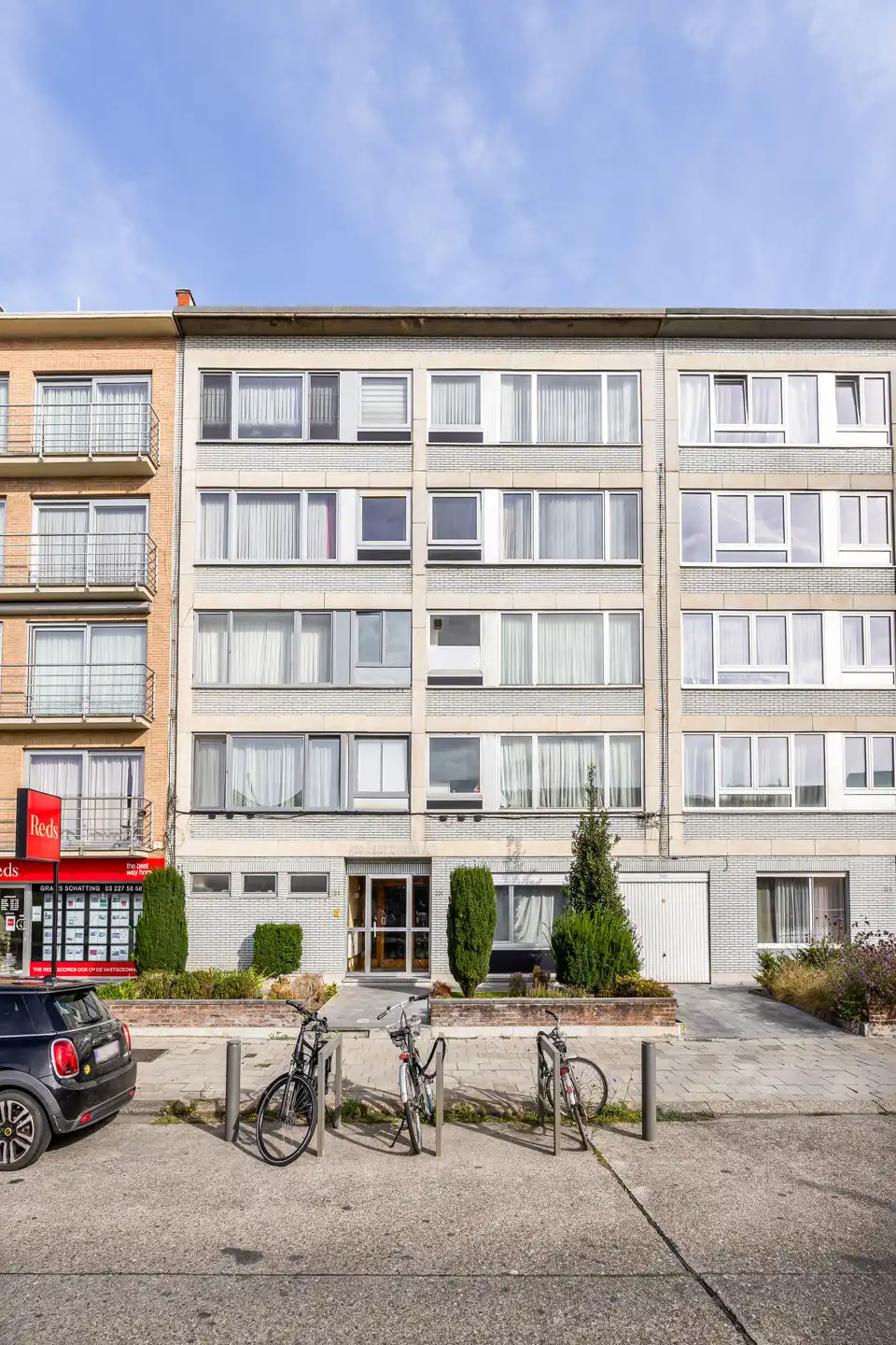 Appartement met 2 slaapkamers en terras op goede locatie foto 22