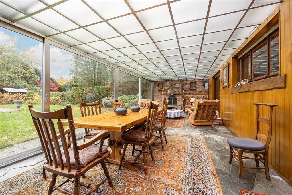 Te renoveren charmante villa met zwembad foto 9