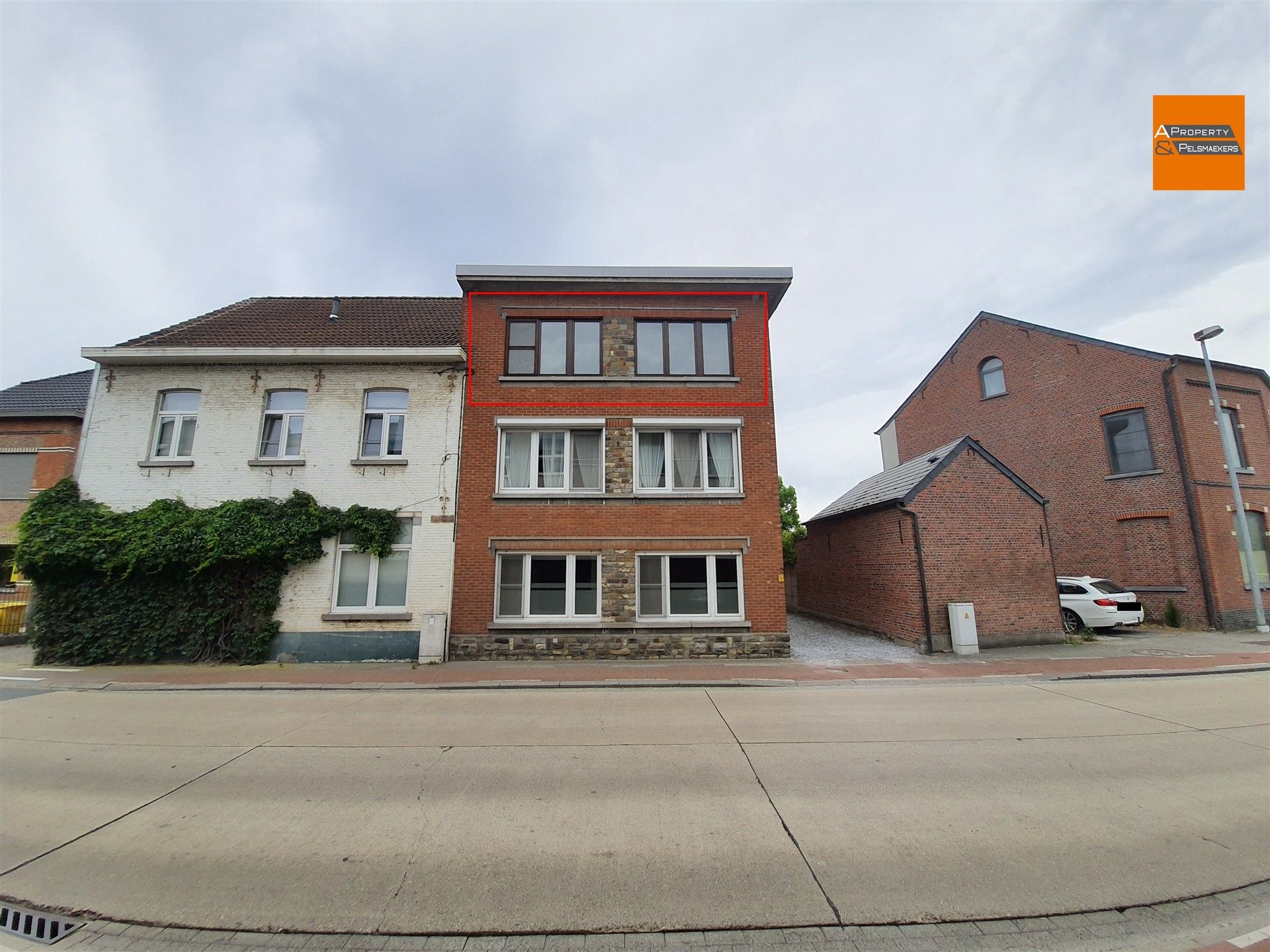 Gezellig appartement met 2 slaapkamers, terras, garage en privé tuin op toplocatie foto {{pictureIndex}}