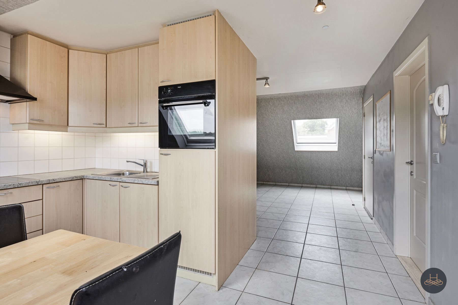 Instapklaar dakappartement met duplex-indeling in hartje Putte foto {{pictureIndex}}