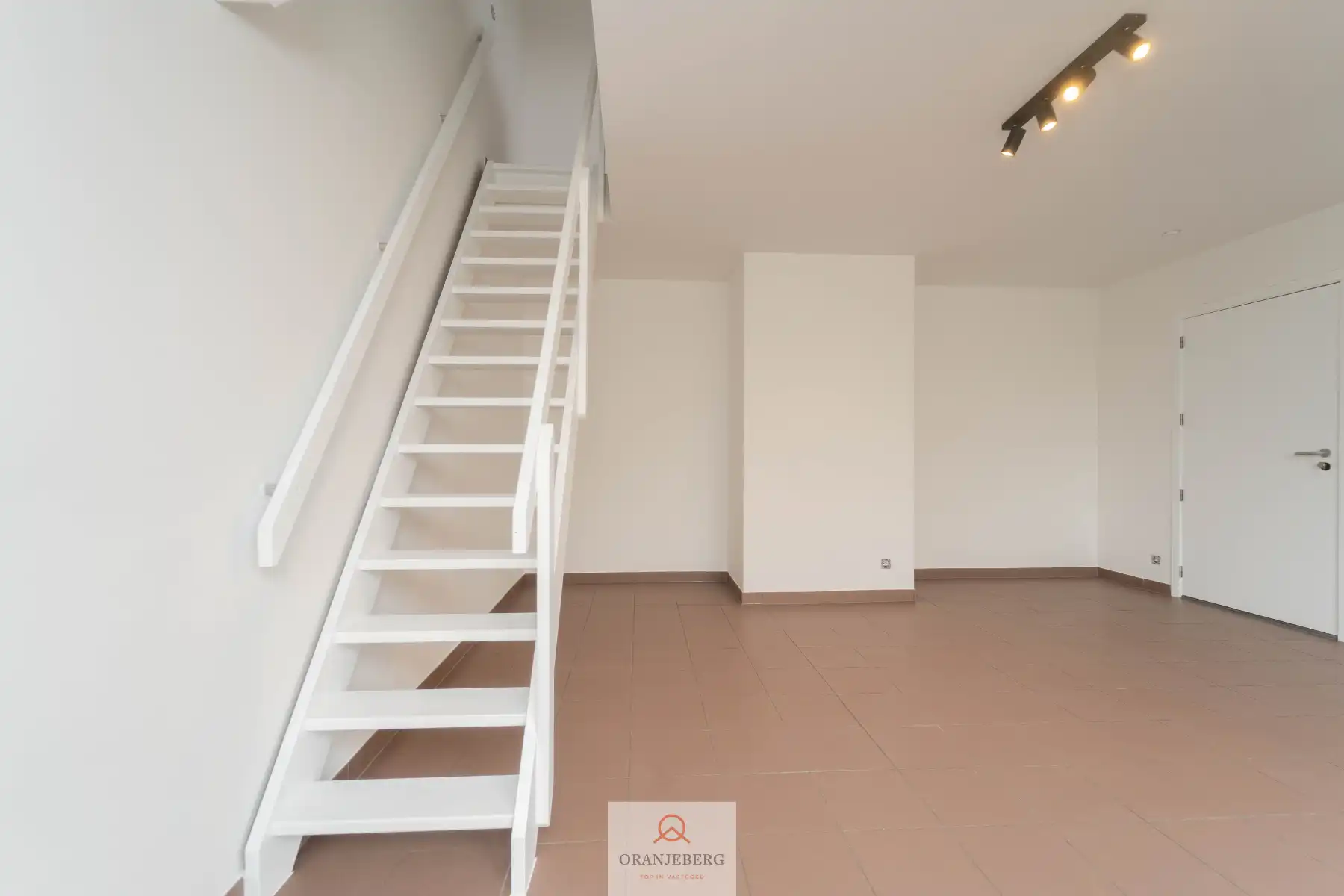 Instapklaar duplex-appartement Wondelgem! foto 6
