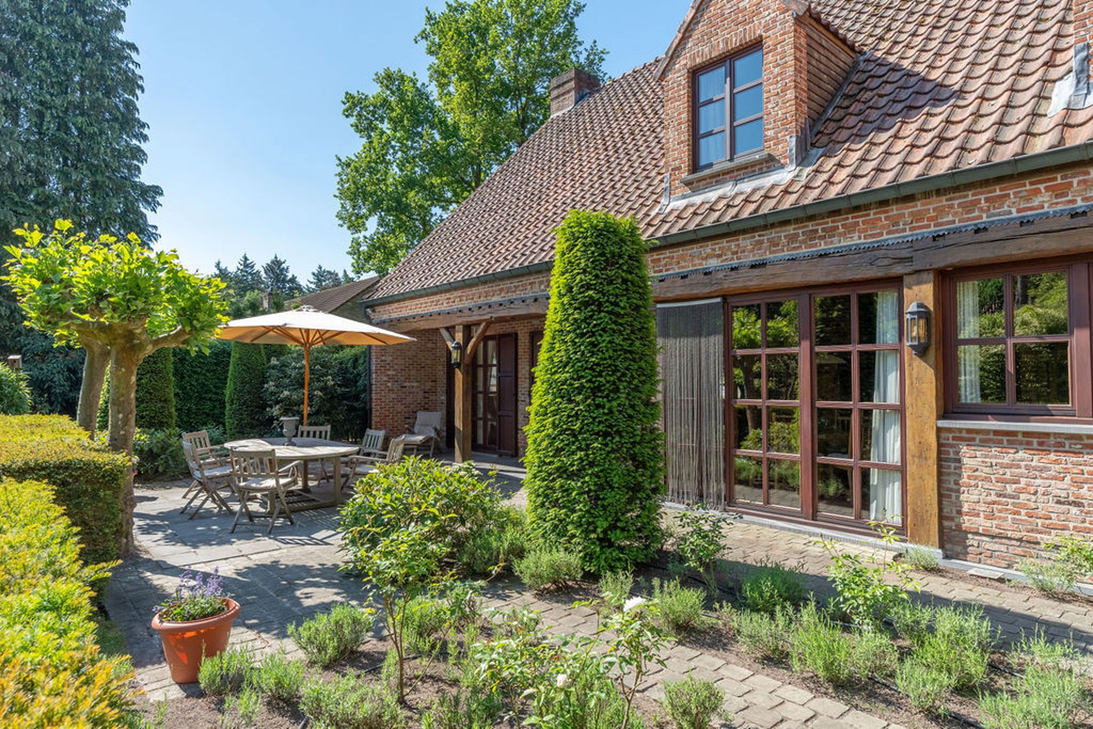 Ruime villa met 6 slpk op 2.295 m² grond met veel privacy foto 60