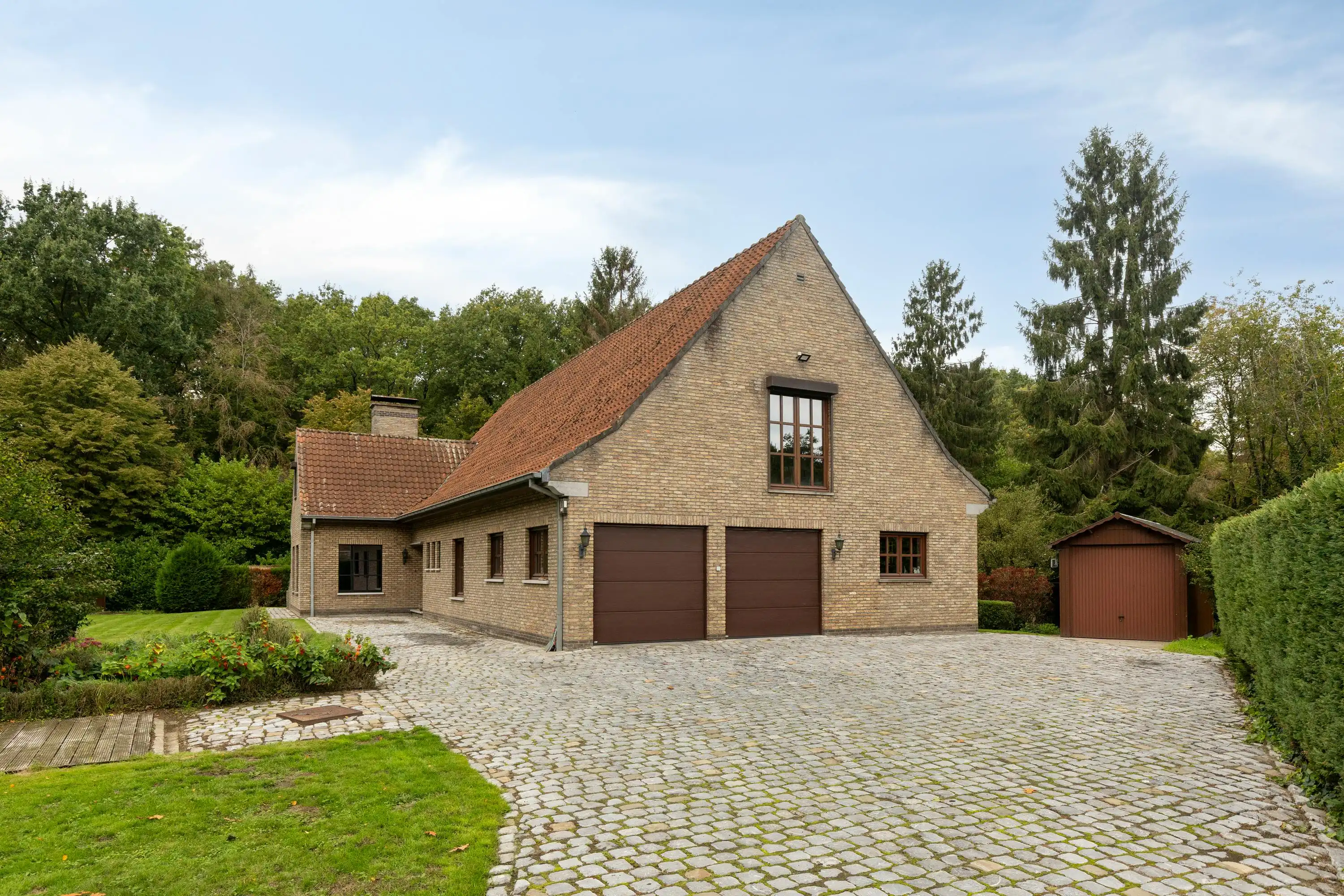 Royale villa met privatief bos en enorm potentieel in Aalter foto 2